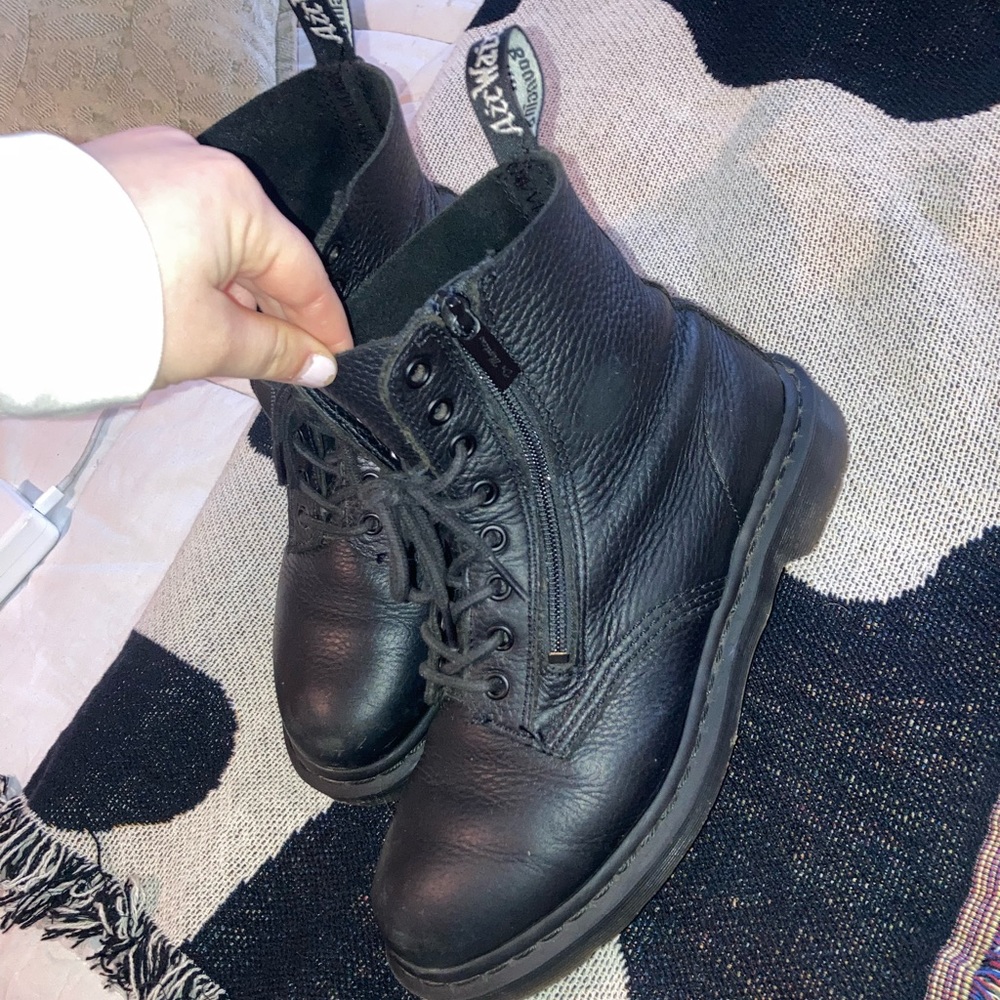 1460 Dr. Marten’s Pascal Womens Leather Zipper Lace Up Boots